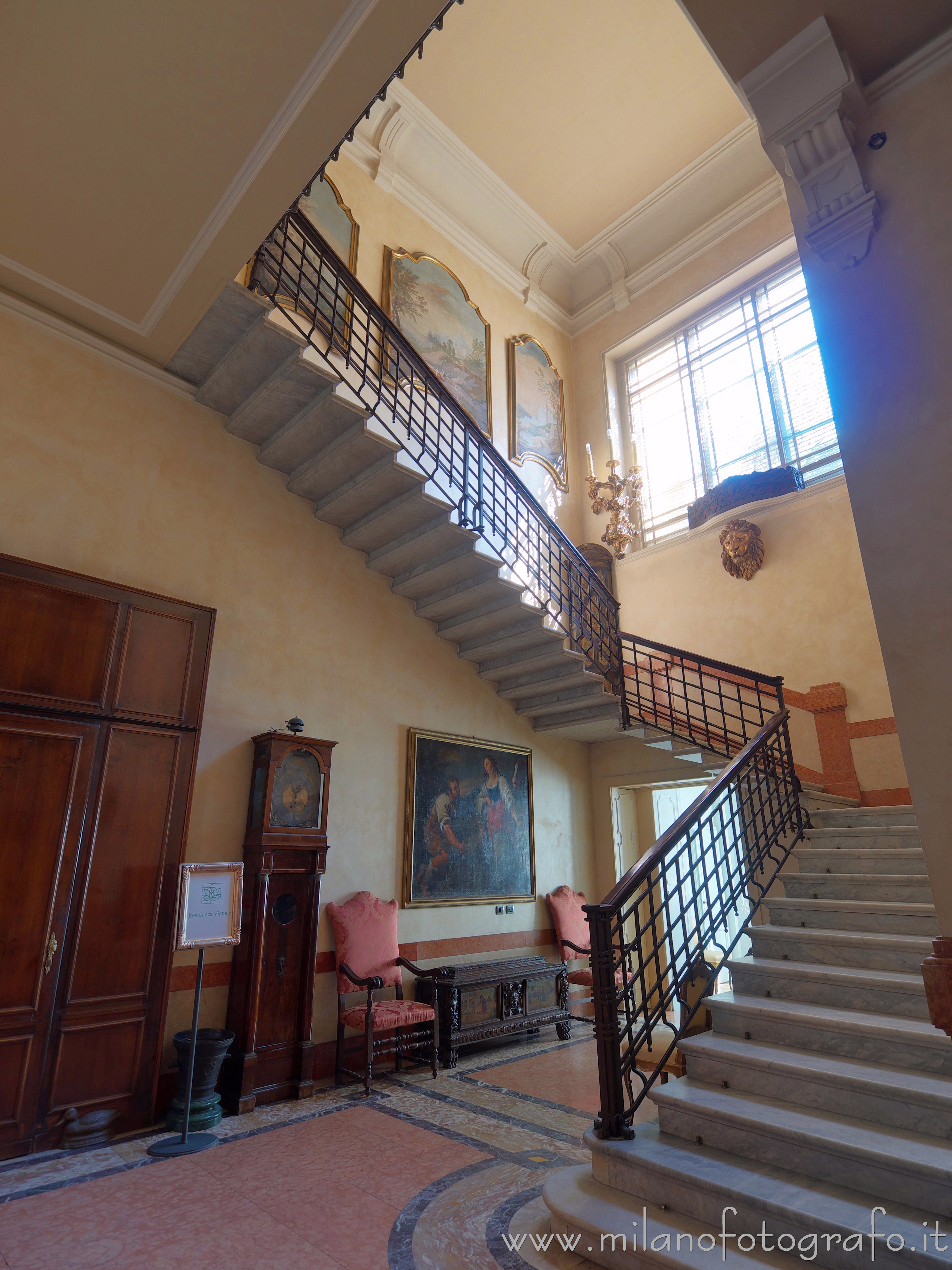 Milano - Scala di Residenza Vignale - Foto a piena risoluzione